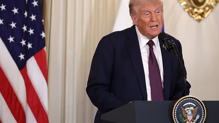 Трамп ввел новые пошлины на древесину и мебель