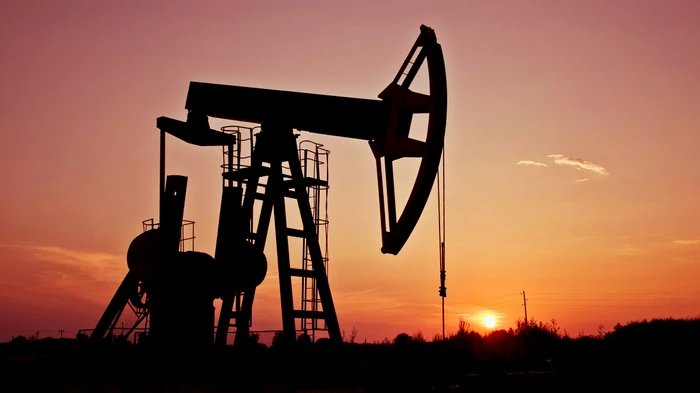 Переломный момент: цены нефть обвалились до минимума за 4 месяца из-за избытка сырья