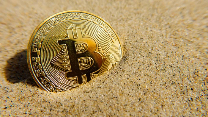 Bitcoin упал ниже 105 тысяч долларов