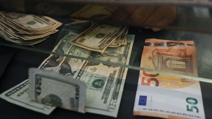 НБУ снизил курс доллара на 7 копеек