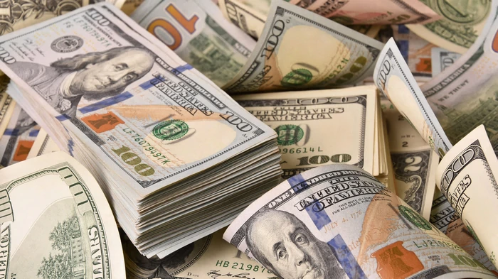 Сколько будут стоить 100 долларов в Украине: прогноз банкира до конца октября