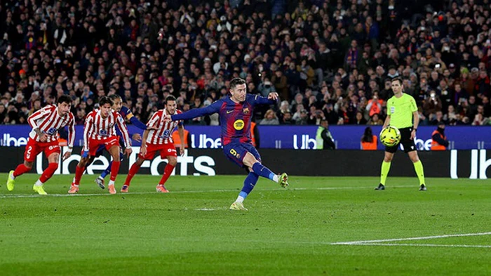 Левандовски стал автором нового антирекорда Барселоны