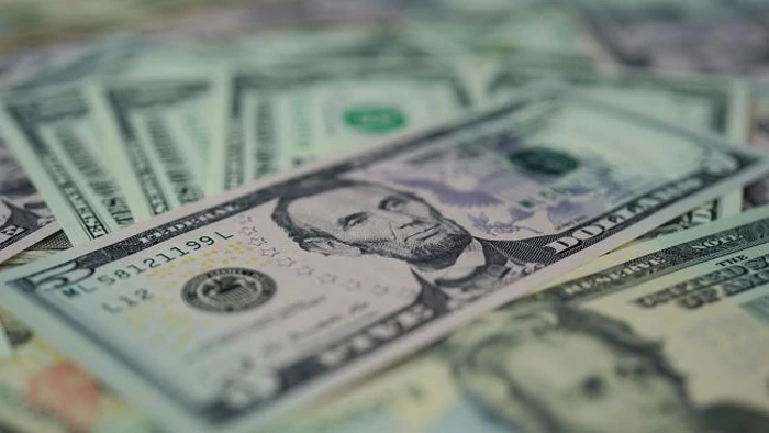 Обменники обновили курс: сколько стоят доллар и евро