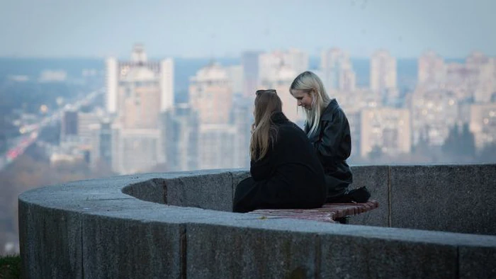 Тепла погода, але з поривами вітру: синоптики зробили попередження на сьогодні