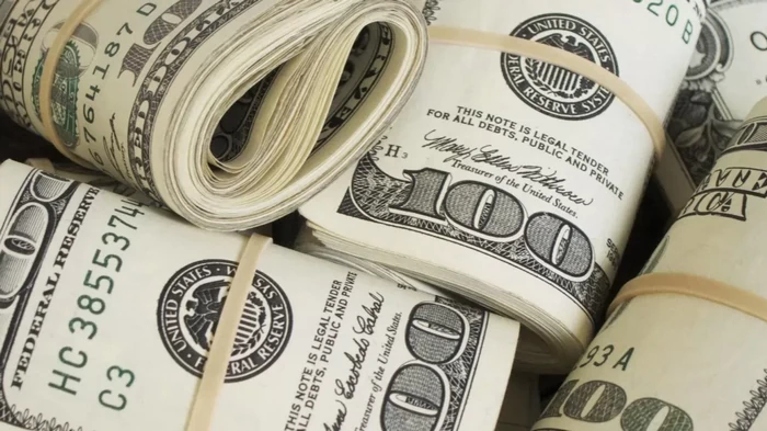 НБУ повысил курс доллара на 9 копеек