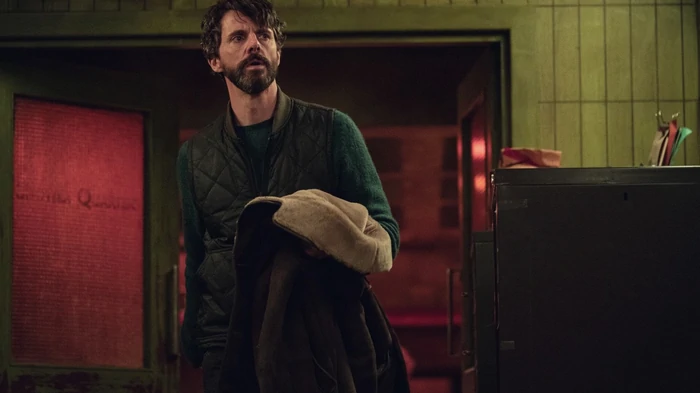 Остросоциальные, напряженные и пугающие: лучшие новые сериалы 2025 года