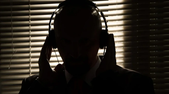 Навіть, коли вимкнені: ексагент ЦРУ розкрив, як спецслужби прослуховують через ґаджети