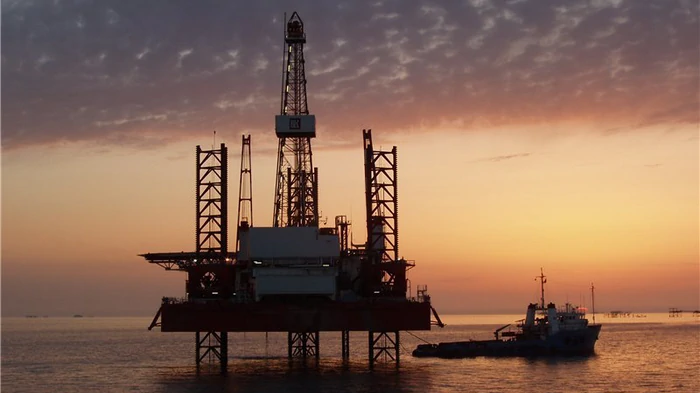 Нефть остро реагирует на противостояние США и Ирана, — Reuters