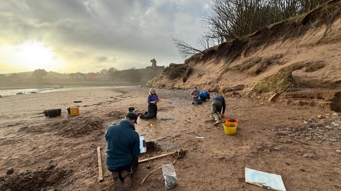 Археологи нашли следы римской эпохи на шотландском пляже: о чем это говорит (видео)