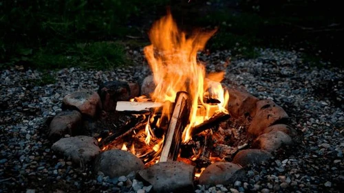 Як легко та безпечно розпалити вогонь для барбекю просто неба