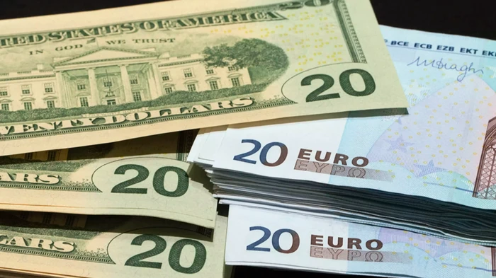 Сколько стоит валюта в Украине сегодня: курс доллара и евро 22 марта