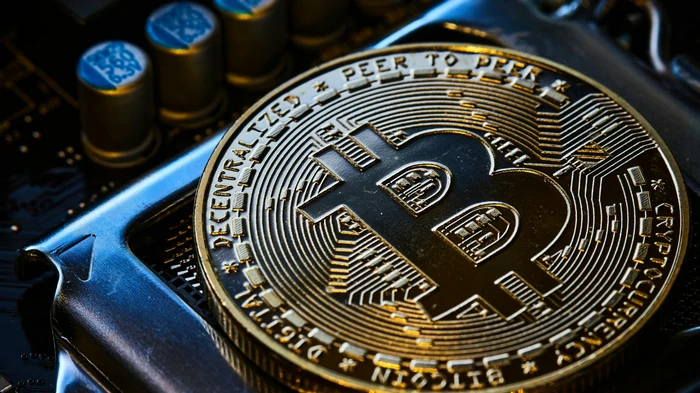 Биткойн стремительно падает из-за угрозы большой войны: что происходит на рынке