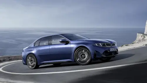 Электрическая «тройка»: новый электромобиль BMW превзошел Tesla Model 3 (фото, видео)