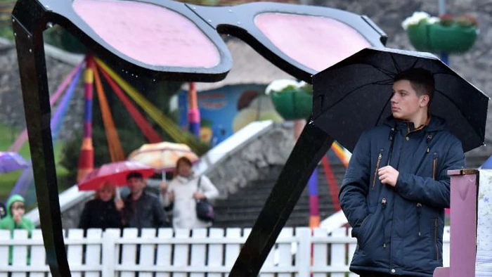 Пригріє до +16, але дощі не оминуть деякі регіони: прогноз на сьогодні та коли похолодає