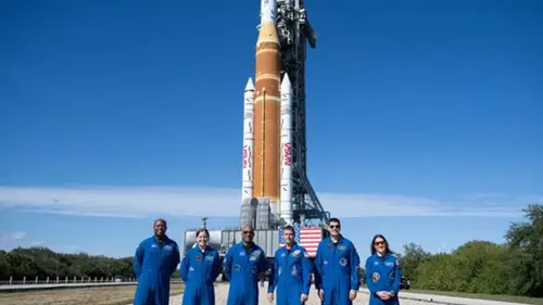 Впервые за 50 лет: астронавты NASA отправились к Луне