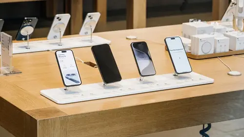 Apple скупает всю мобильную память, чтобы «задушить» конкурентов, — СМ...