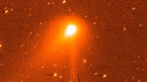 Межзвездный объект 3I/ATLAS выбрасывает в космос 2 тонны воды в секунду: новые снимки (фот...