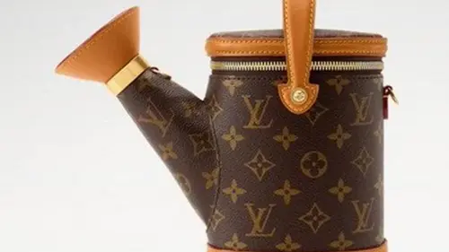 Louis Vuitton выпустил сумку в форме садовой лейки за 4800 долларов
