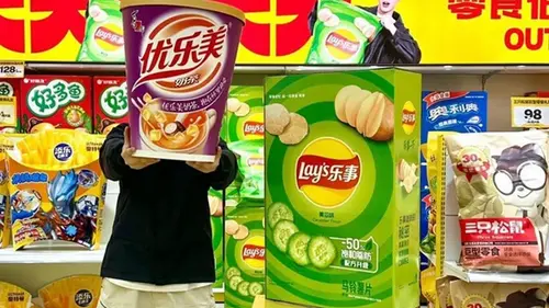 Пачка чипсов размером с человека: появился магазин с гигантскими товарами