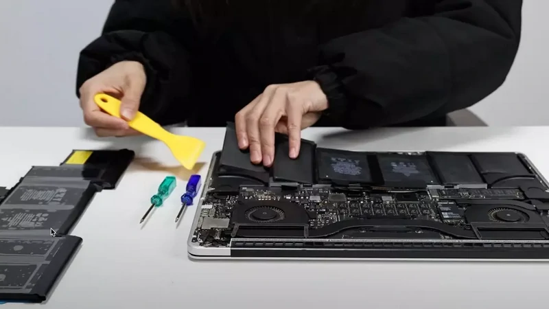 замена аккумулятора MacBook