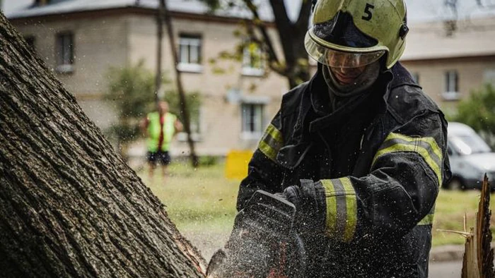 Опасный шторм отступает: что известно о количестве жертв и последствиях непогоды в Украине