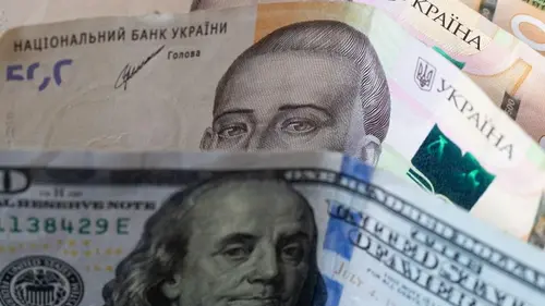 Сколько будут стоить 100 долларов до 26 апреля: свежий прогноз банкира