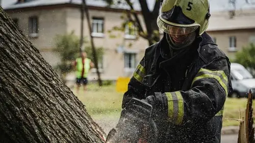 Опасный шторм отступает: что известно о количестве жертв и последствиях непогоды в Украине