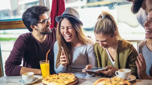 Заставят смеяться каждого: в эти 4 даты рождаются самые остроумные люди