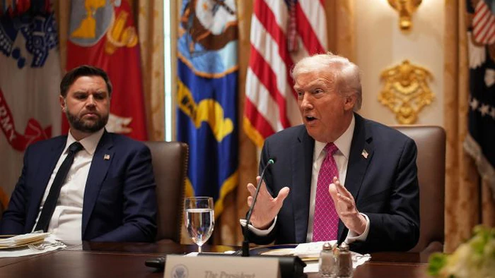 Трамп оставил Вэнсу секретное письмо на случай, если с ним «что-то случится»