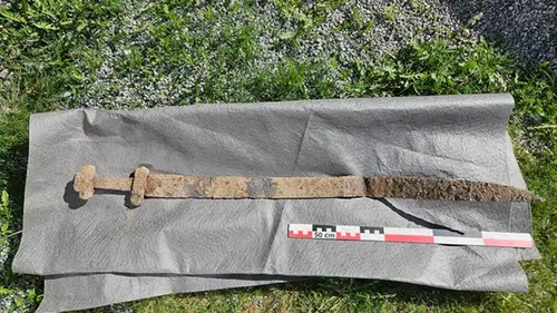 В Норвегии шестилетний мальчик нашёл в поле меч возрастом 1300 лет