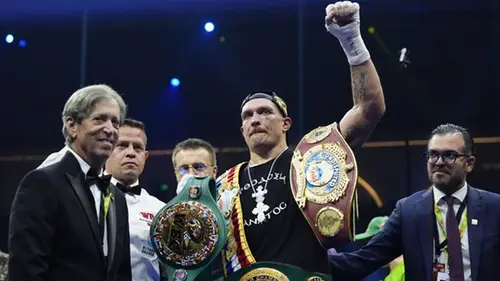На кону боя Усик — Верховен будут стоять два чемпионских титула