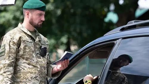 Коли краще перетинати кордон, щоб не «застрягнути»: прикордонники дали поради