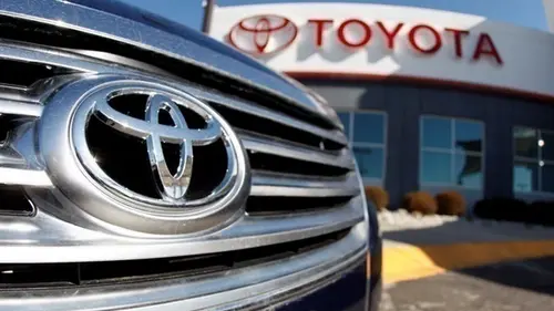 Продажи Toyota падают четвертый месяц подряд