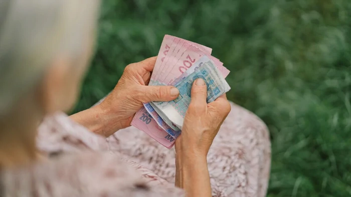Женщины могут получить более 900 гривен доплаты к пенсии: куда подать заявление