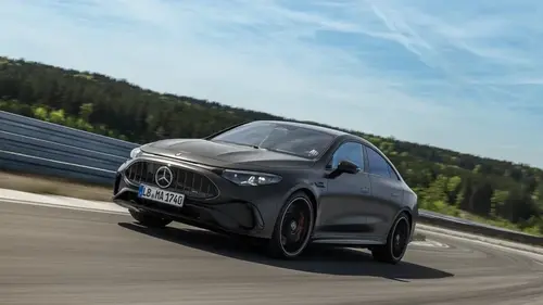 Запас хода 670 км и 3 с до сотни: Mercedes создал конкурента Tesla 3 Performance (видео)
