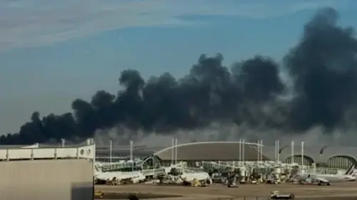 Крупный пожар произошел рядом с аэропортом во Франции