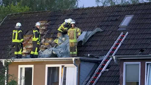 На севере Германии вихрь повредил около 50 домов