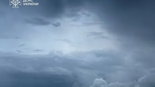 Украину накроют грозы: объявлен желтый уровень опасности