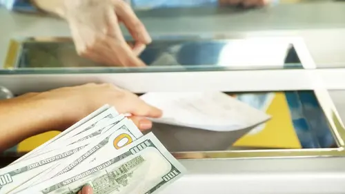 Коли чекати обвалу гривні: банкір озвучив прогноз курсу долара до середини серпня