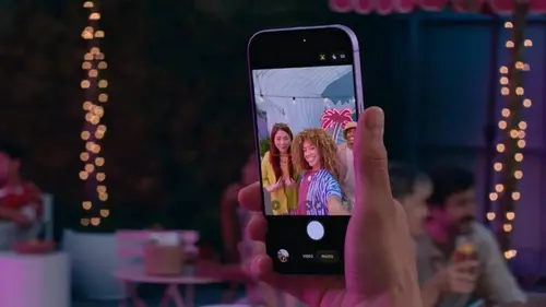 Звичайний iPhone 17 несподівано зрівнявся з Galaxy S26 Ultra у рейтингу камер