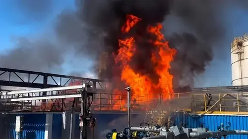 В Казахстане вспыхнул пожар на крупном НПЗ