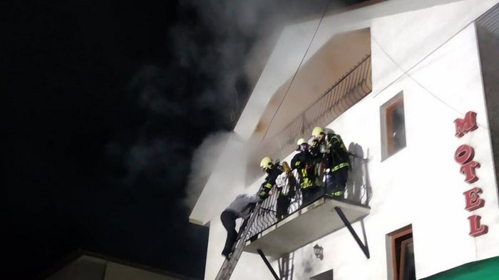 На Закарпатье в мотеле произошел пожар: пострадал ребенок